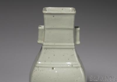 图片[2]-Vase with tubular handles and linear pattern in green glaze, Qing dynasty, Yongzheng reign (1723-1735)-China Archive